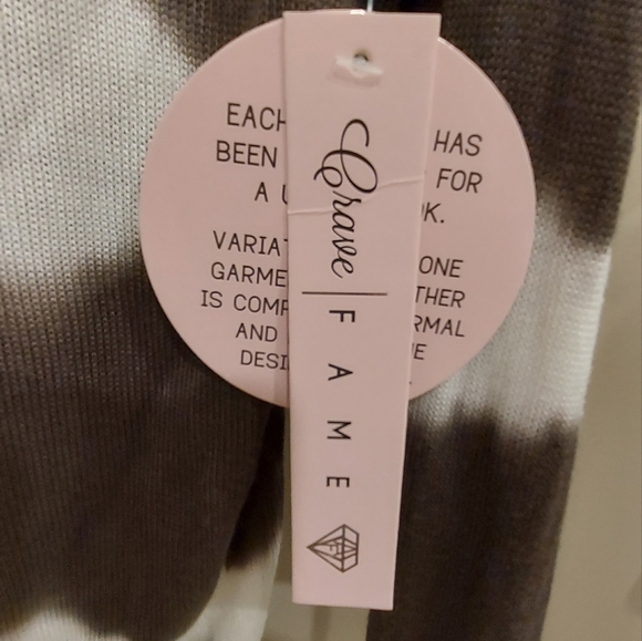 NWT Olive Combo V-Neck Lightweight Sweater - Picture 5 of 7